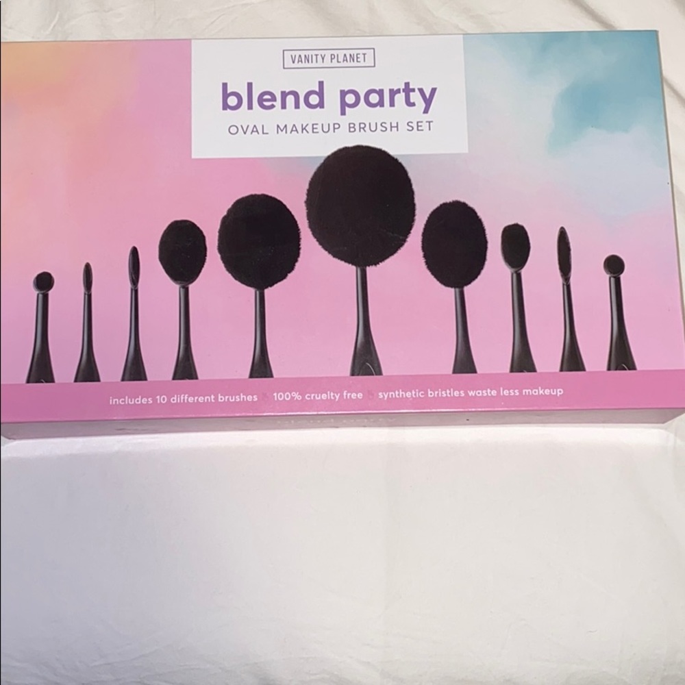 Vanity Planet Blend Party Oval Makeup Brush Set